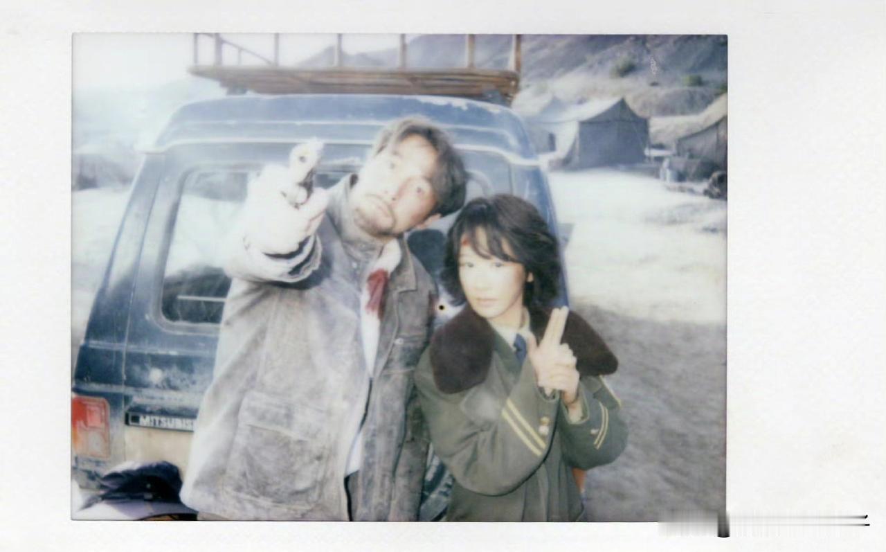 杨紫发文，谈及拍戏的感受，还晒出一组幕后合照！
10月31日，杨紫在社交平台发文