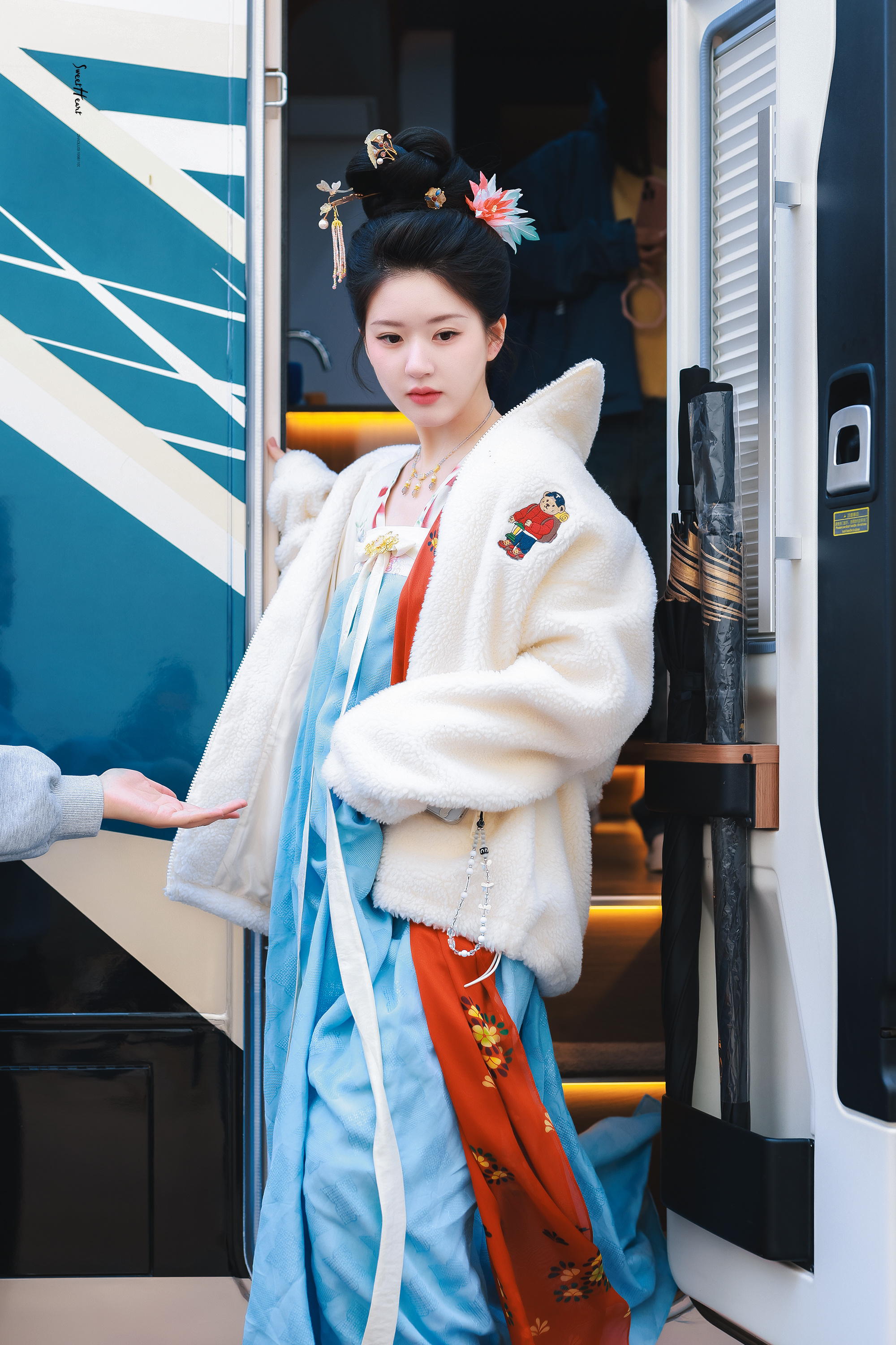 #赵露思[超话]# [兔子]#赵露思端午# 小端午/苏幕遮 你好呀[哇]​​​