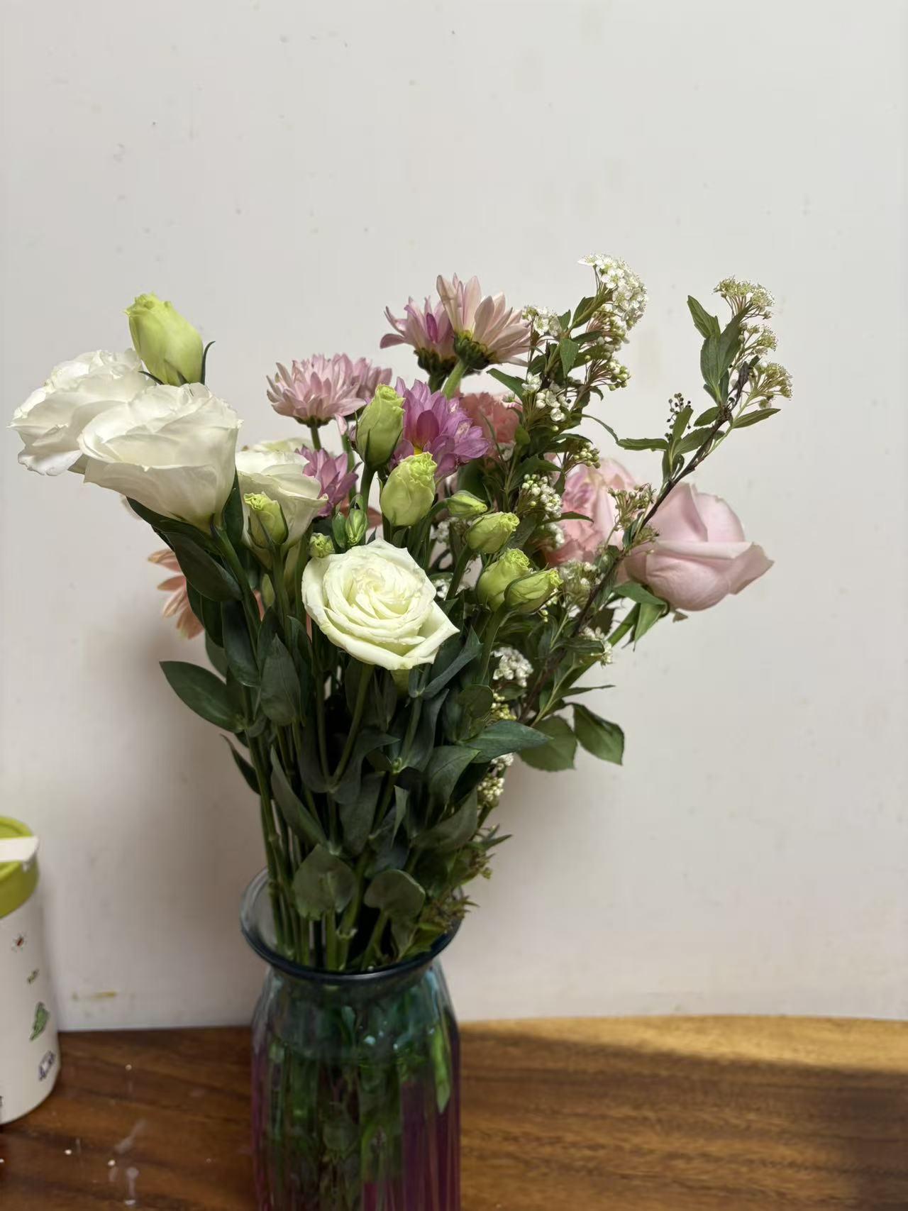 记录我的2026我家的插花已经绽放，为家中增加春的色彩