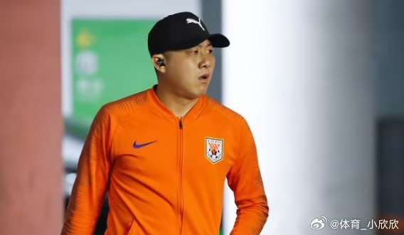 4月27日结束的中青赛U20联赛中，发生了火爆的一幕。38岁的泰山U20男足主帅