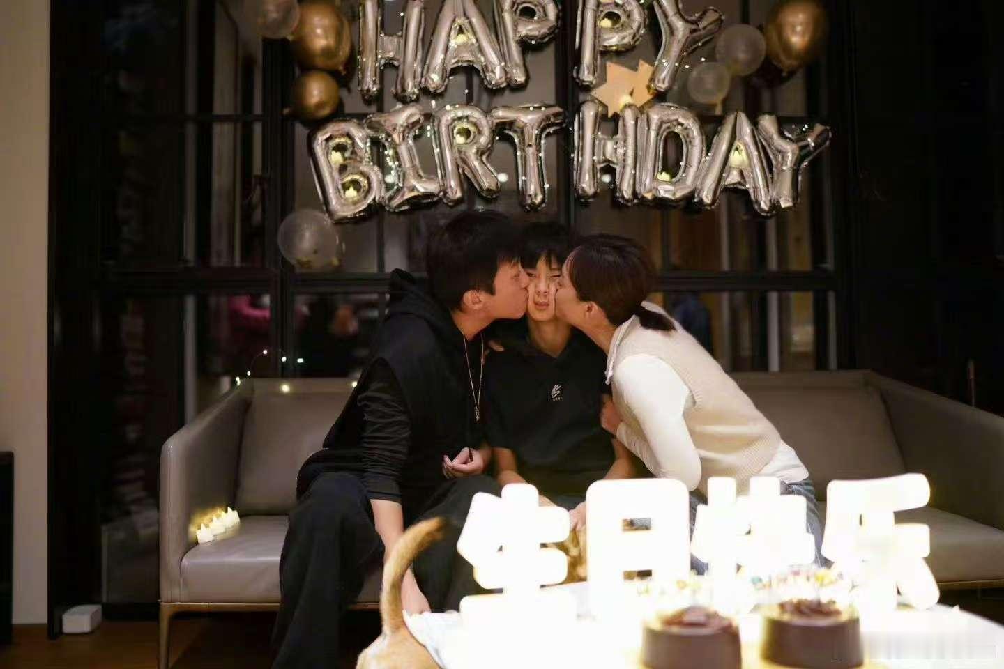 孙俪邓超给等等过生日啦~家庭氛围好好 