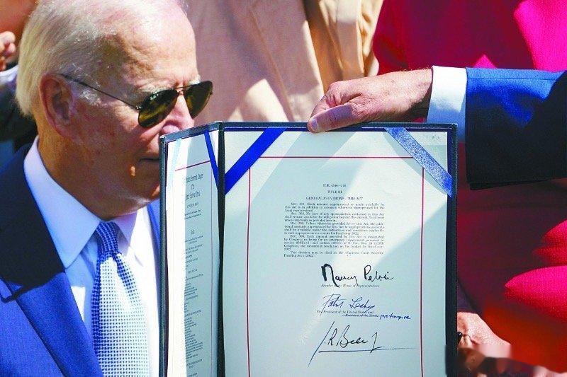 拜登在去年密集推出有关芯片行业的政策，除了《芯片与科技法案》就数芯片四方联盟最有