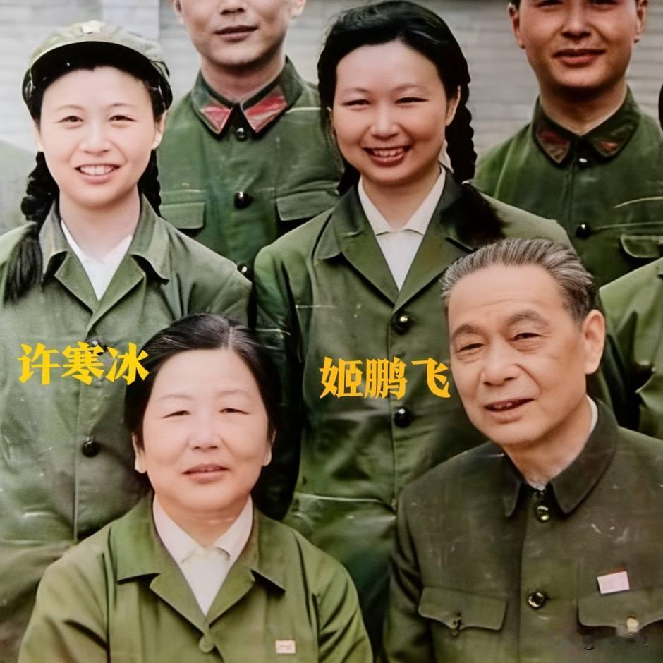1949年底，十来位刚从部队下来的女解放军被通知要去当"大使夫人"，当场炸了锅—