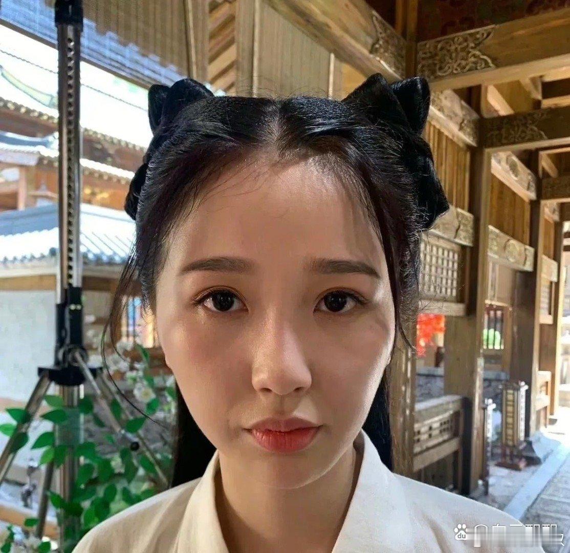 虞书欣的皮肤即使卸了妆，仍然保持水嫩。 ​​​