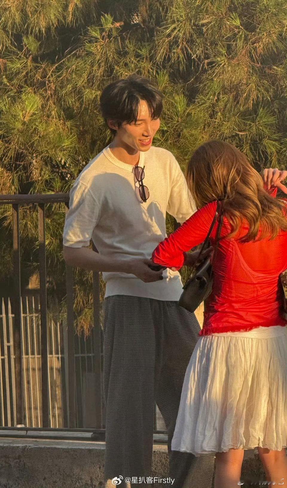 罗马偶遇赵磊和老婆qko罗马偶遇赵磊和qko好好享受罗马的美景与假期，期待二人分