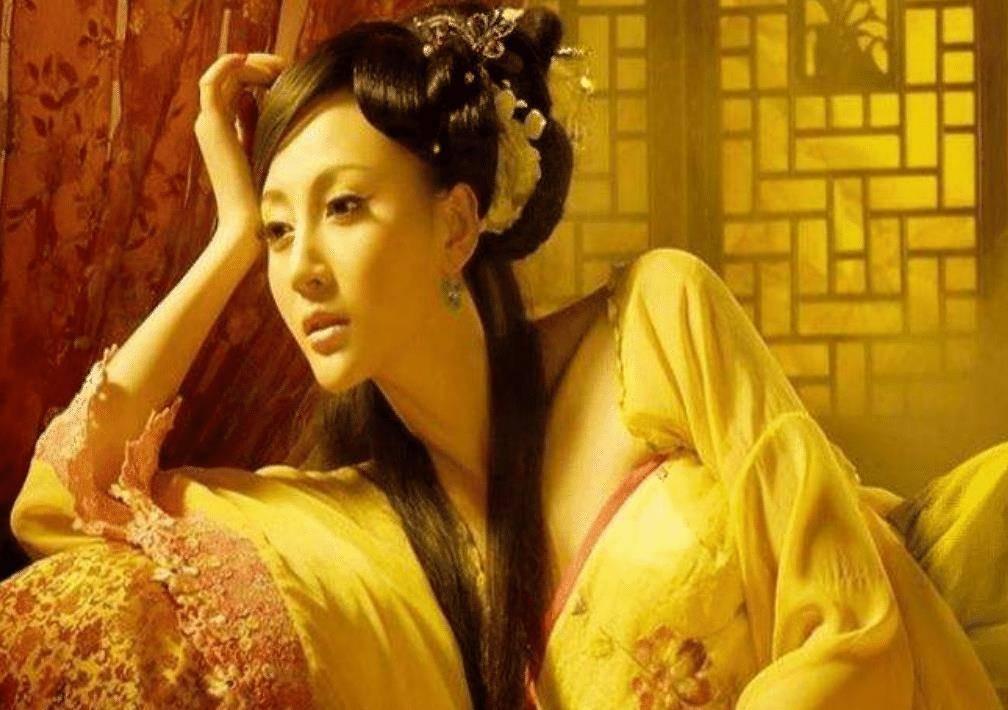 张宗昌的手下要为一青楼女子赎身，但手头拮据，便去找张宗昌借3000元，张宗昌爽快