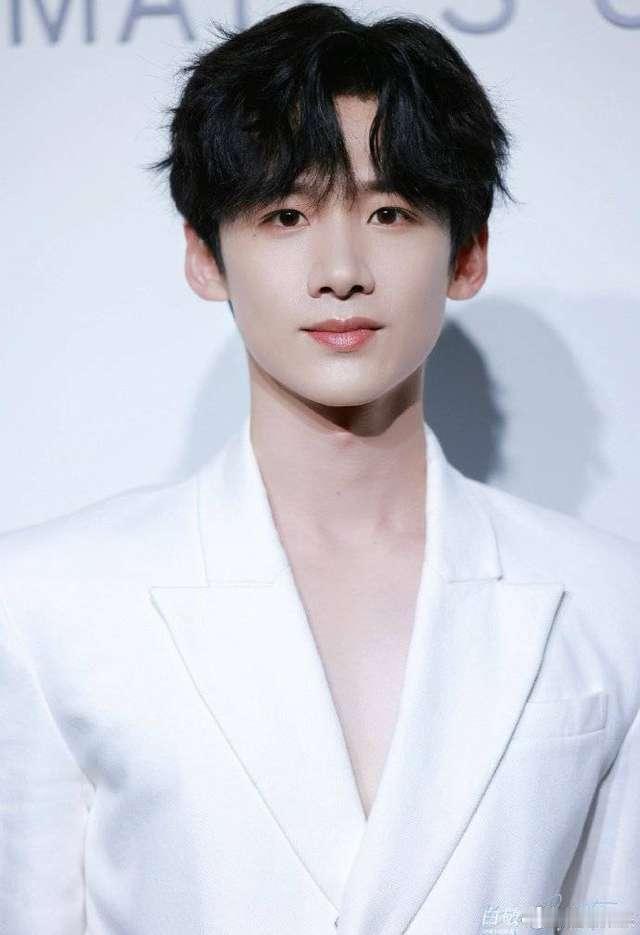 白敬亭梦女粉白敬亭梦女粉心碎刷屏，从甜蜜幻想突然回到现实，有人难过有人理性，追星