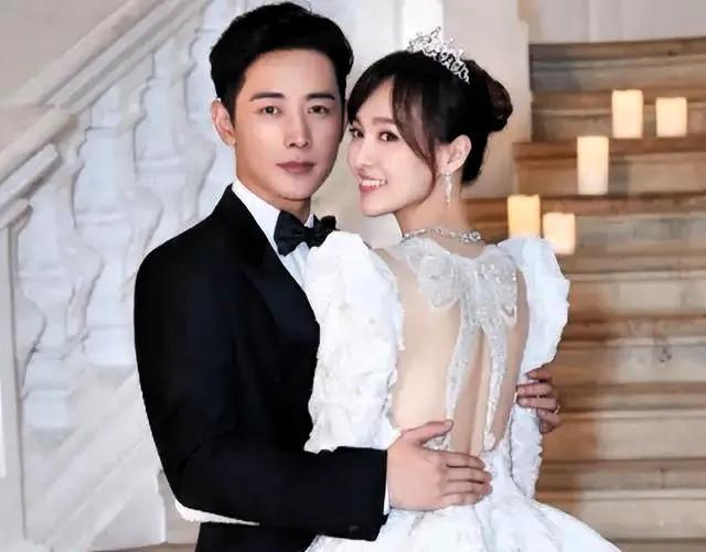看来85花，就剩唐嫣还没离婚了！

2018年，杨幂刘恺威离婚，女儿10岁。
2