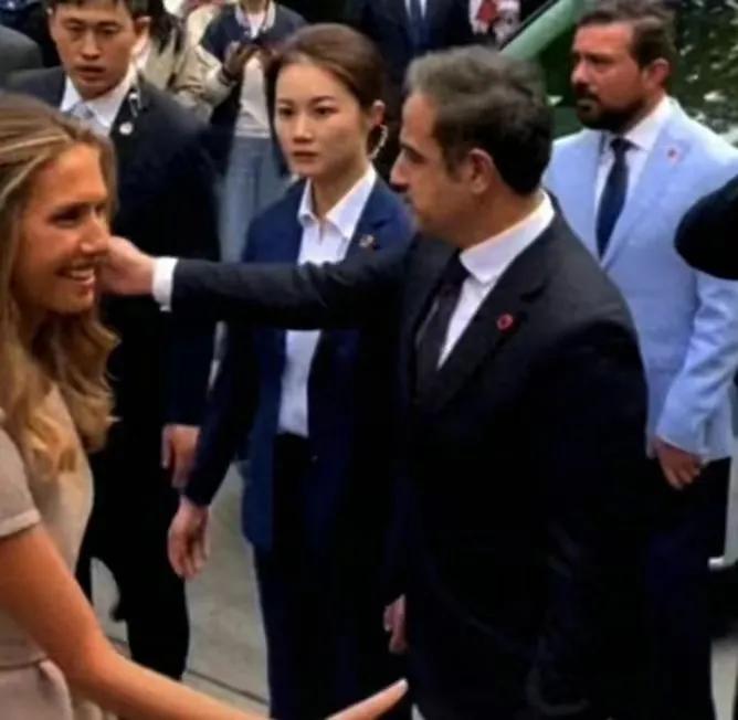 这么瘦弱，能不能做到以一敌三？传统中的保镖形象一般都是五大三粗，膀粗腰圆，咱们的