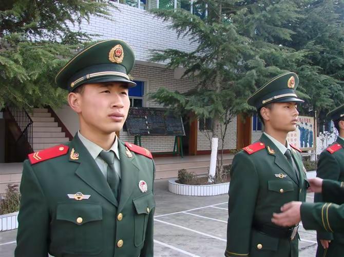 青春有很多样子 很庆幸我的青春有穿军装的样子去时懵懂少年，归来顶天立地。参军守一