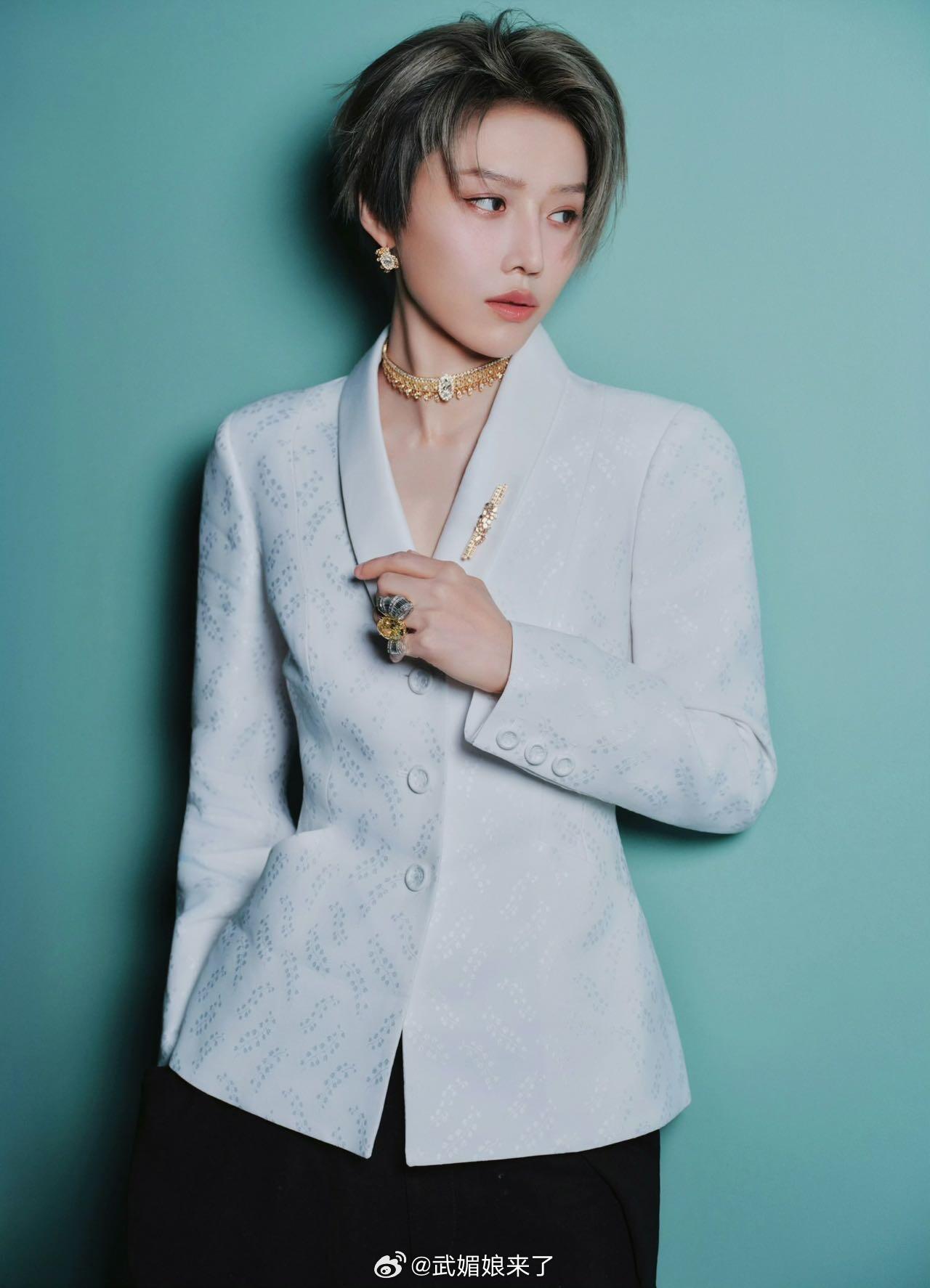矜贵大气迷人，气场全开的刘雨昕和迪奥高级珠宝绝配！ 
