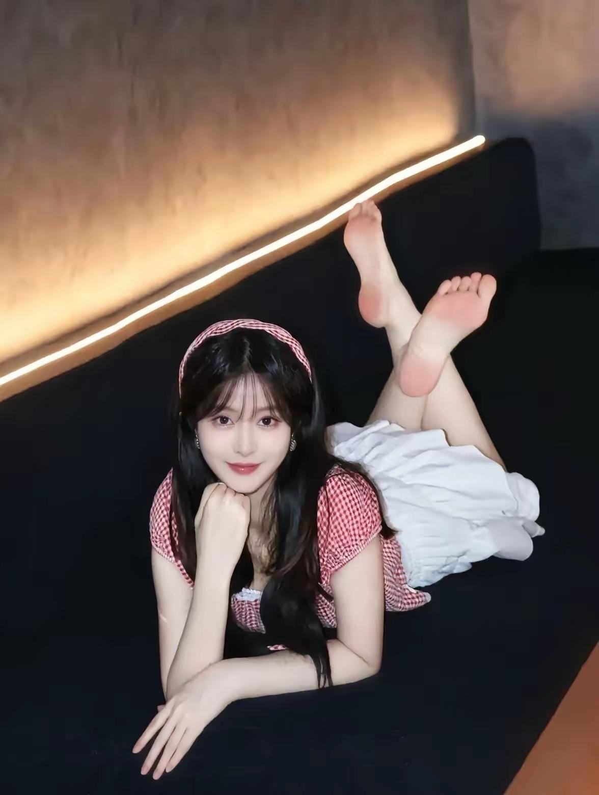 看这脚丫子，
就知道气血充沛。
壮得很。