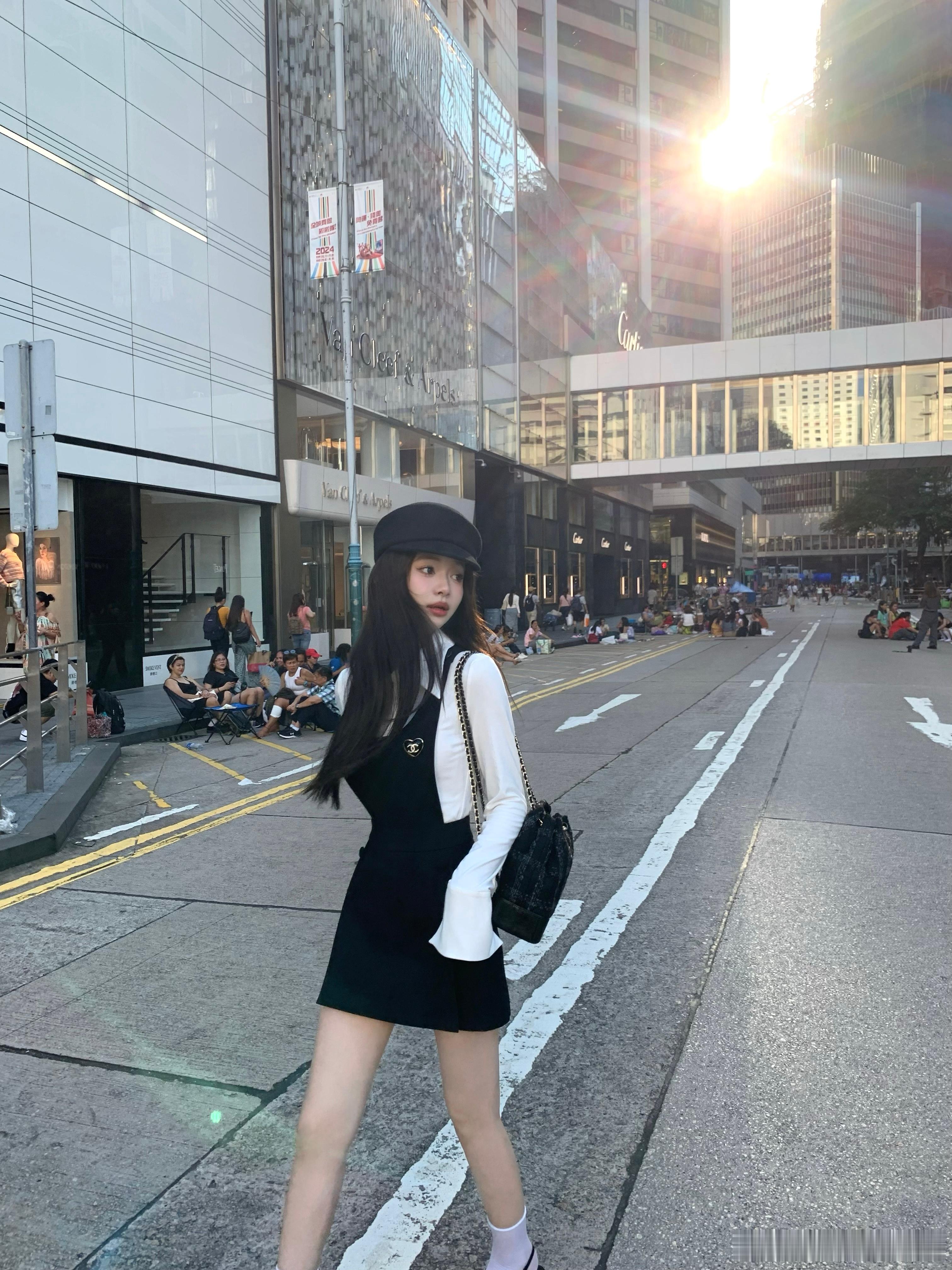终于结束了边工作边当代购的日子我穿这套的时候了还穿着小猫跟 就为了给我姐夫带给我