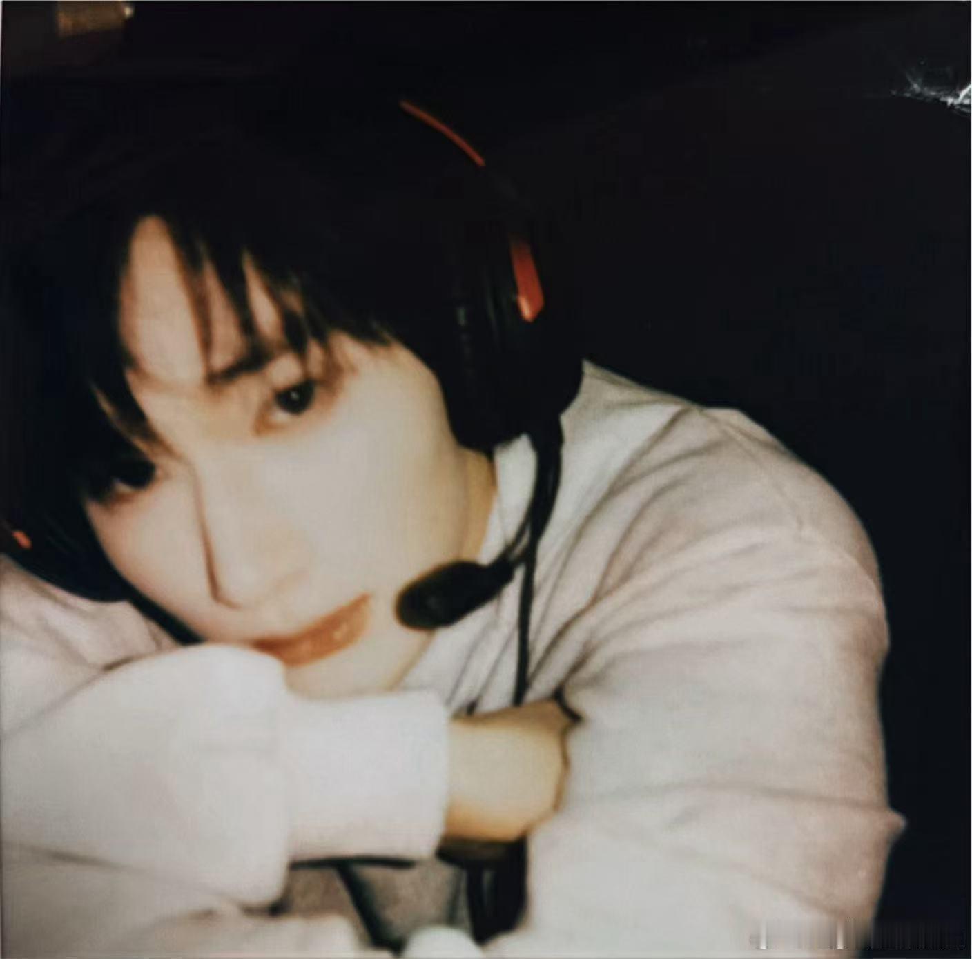 在张杰演唱会偶遇余宇涵 本来只是想好好看场张杰的演唱会，结果意外碰到余宇涵也在现