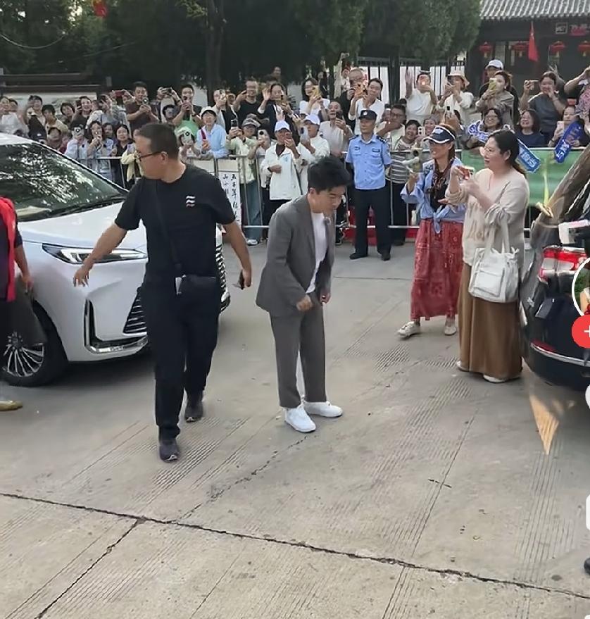 说破天，他也就是个直播卖货的，连羽扇纶巾都能读错，不值得我们反思吗？真正文化是底