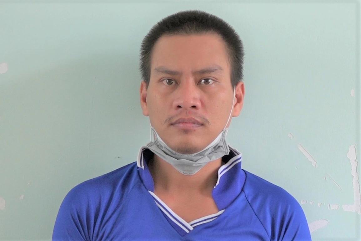 越南女婿持枪控制岳母，向警察连开14枪
因为妻子女儿不见了。向岳母讨要说法持枪威