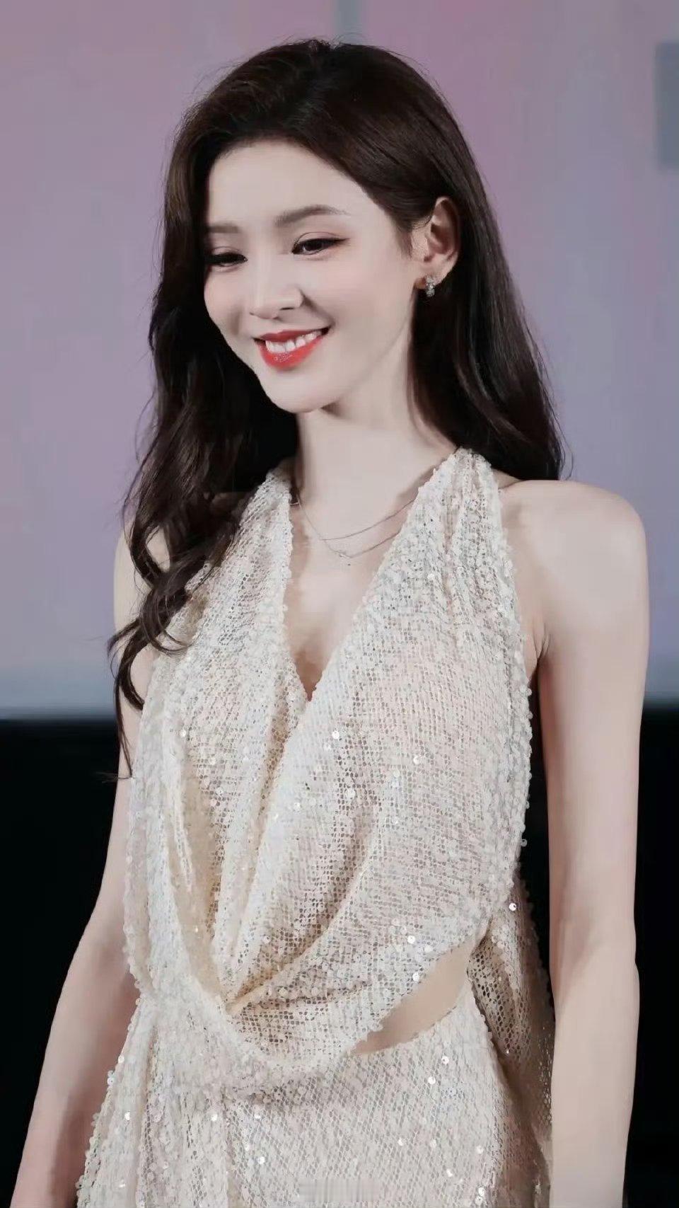 张予曦回应徒手抓蚊子美女也会徒手抓蚊子！又漂亮性格又好，哈哈哈哈哈太可爱了[哈哈