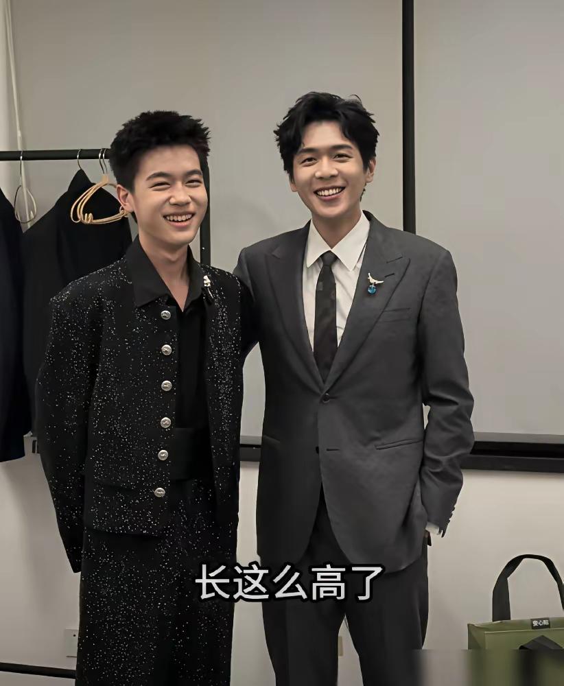哇塞，小范闲竟然长得这么高了，记忆中他还是那个站在张若昀身边的小孩，年纪最小，演