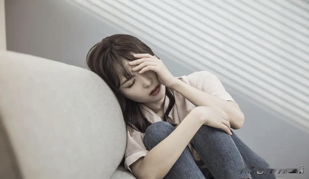 “啥时喝你的喜酒？”大龄剩女最怕听到这句话，世俗眼光折磨人！

不知道从啥时候起