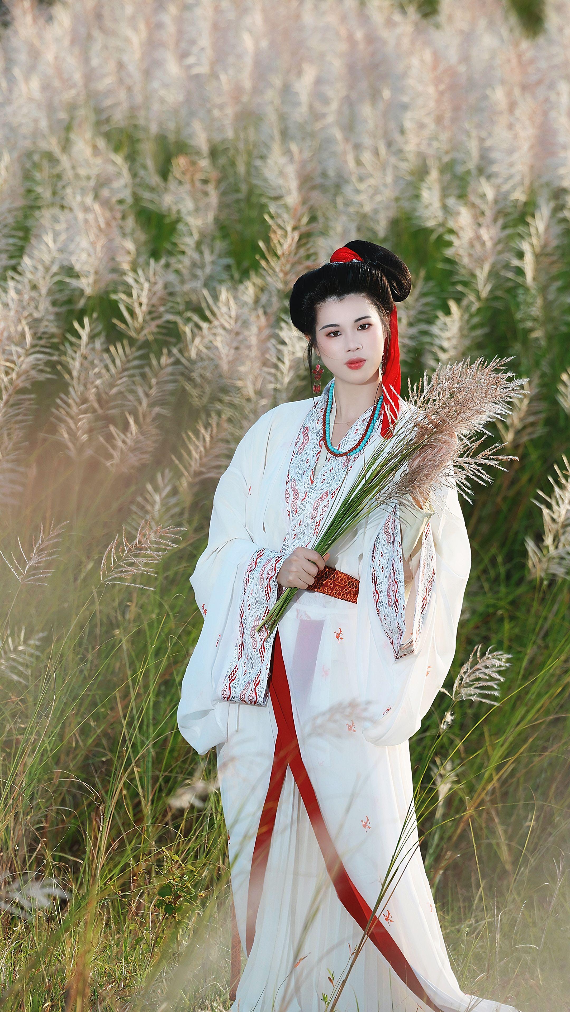芦苇与汉服 自然氛围感写真 芦苇荡里的古典美