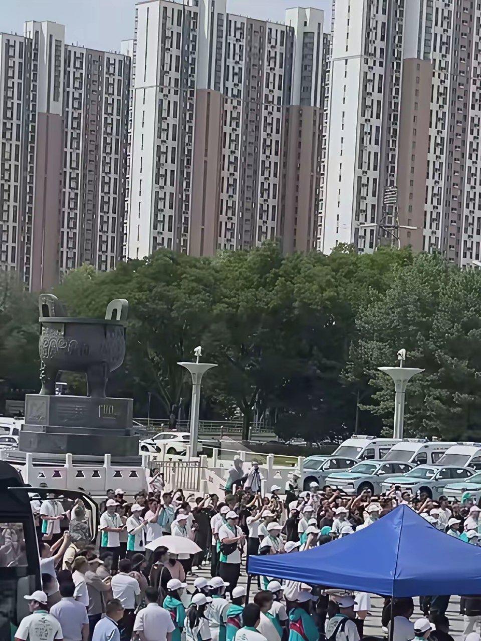 韩红基金会义诊不帮扶农村，只在市中心做公益？ 