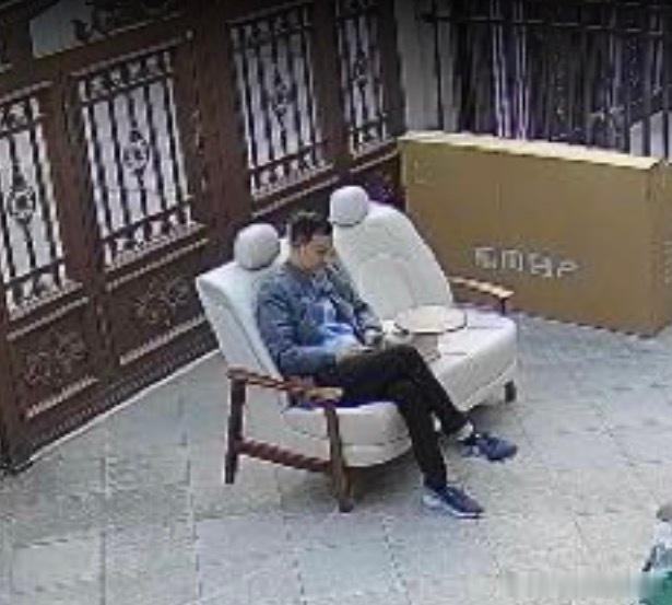 N6的云毯沙发拆开后，坐上去不想下来了，都忘记还要拍视频了 太舒服了！不愧是沙发