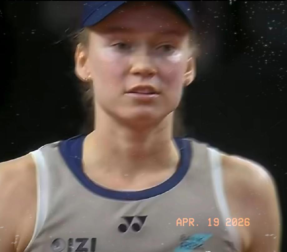 WTA500赛斯图加特站女子单打决赛快讯：
头号种子莱巴金娜以7-5， 6-1的