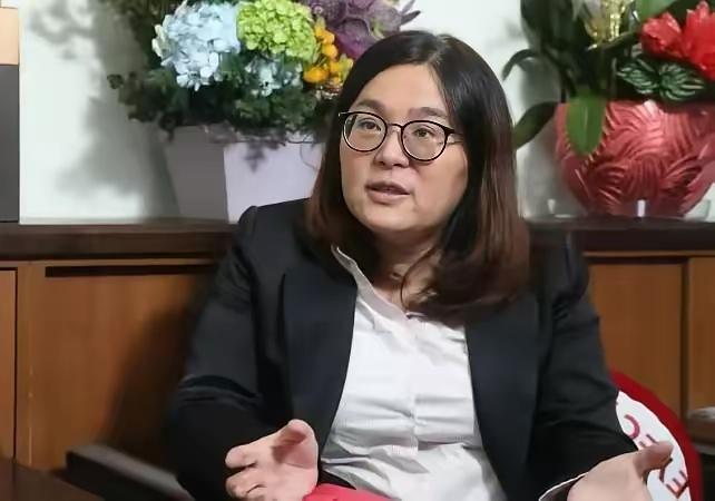 金门县党委陈玉珍曾说：“金门县属于中华民国，解放军要收复金门让我们投降的话，我会