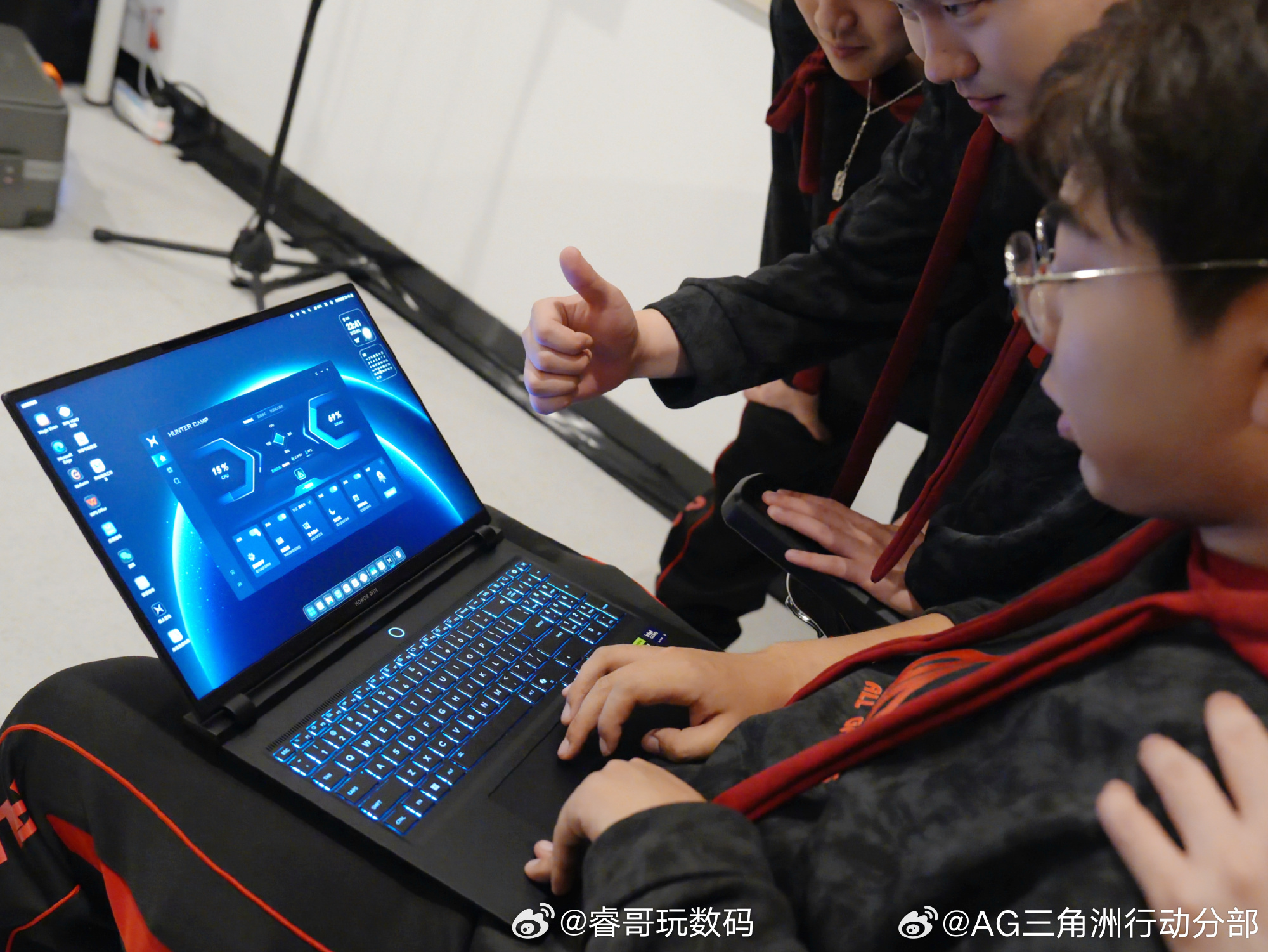 荣耀WIN游戏本终于要来了，A面重回猎人发光Logo，C面重回RGB灯效。想当年