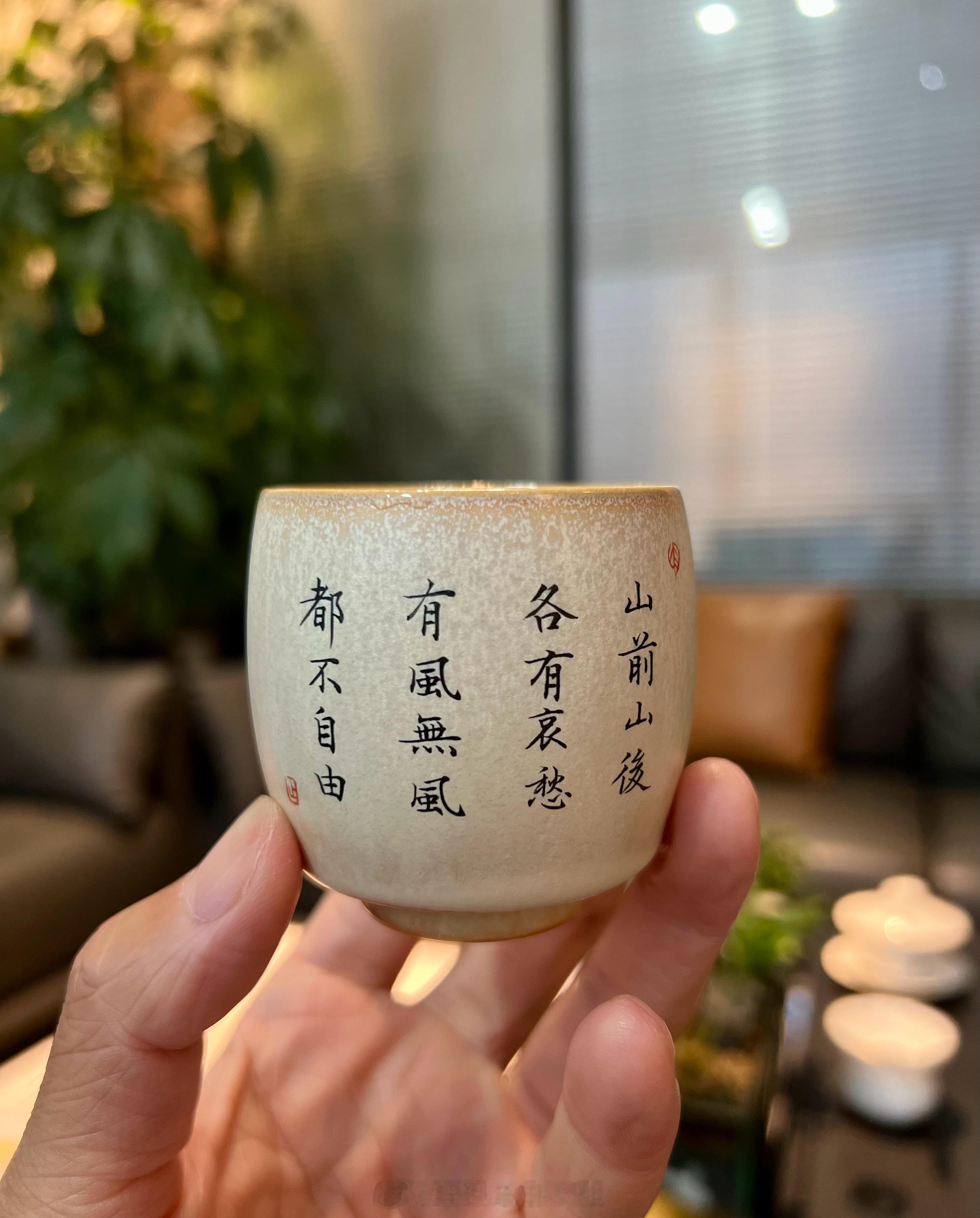 经过我的不懈努力，孜孜不倦日复一日努力发博，终于增涨了一千粉丝！[二哈][二哈]