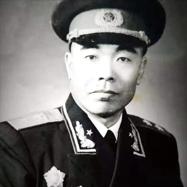 曾泽生起义后才知道，自己部队的副师长竟事先告密，吓出一身冷汗。
 
1948年1