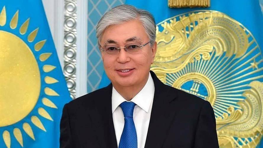 国内大局已定，托卡耶夫先向中国交底，邻国要跟着中国大干一场。
 
在国际局势风云