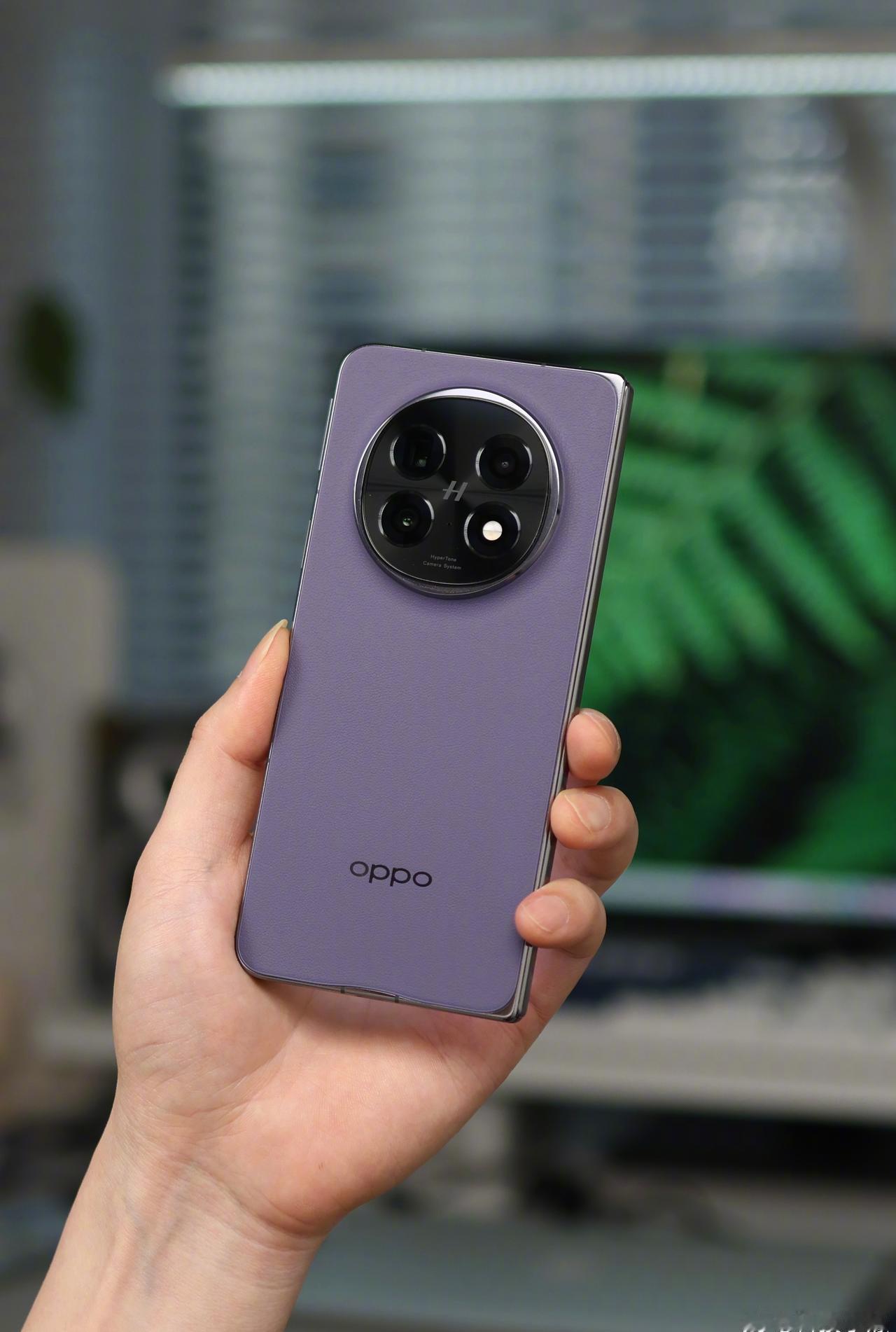 收拾办公室翻出闲置数月的OPPO Find N5，重新上手手感依旧惊艳。折叠厚度