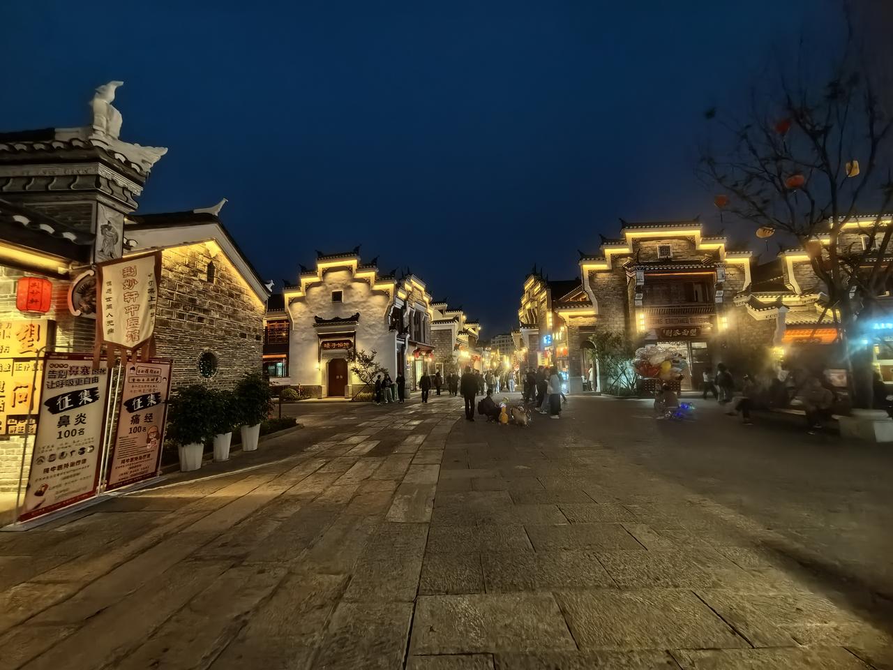老街换新颜

在荆门，有一条街，比日月更懂得日月的精髓，比岁月更懂得岁月的过往，