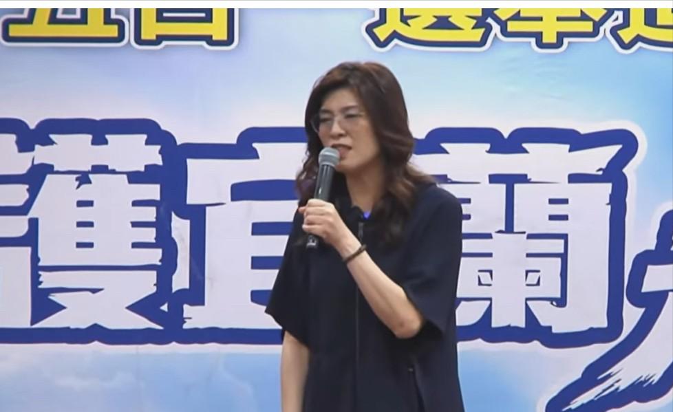 郑丽文直接点出民进党当局“拖延、盖牌、甩锅栽赃”的处理全过程，完全贴合当前岛内民