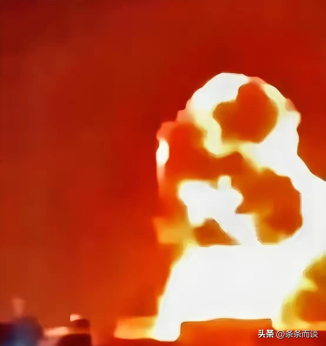 五枚导弹，拦下四枚，就那漏网的一枚，不偏不倚，正中天灵盖。炸的不是别的地方，是卡