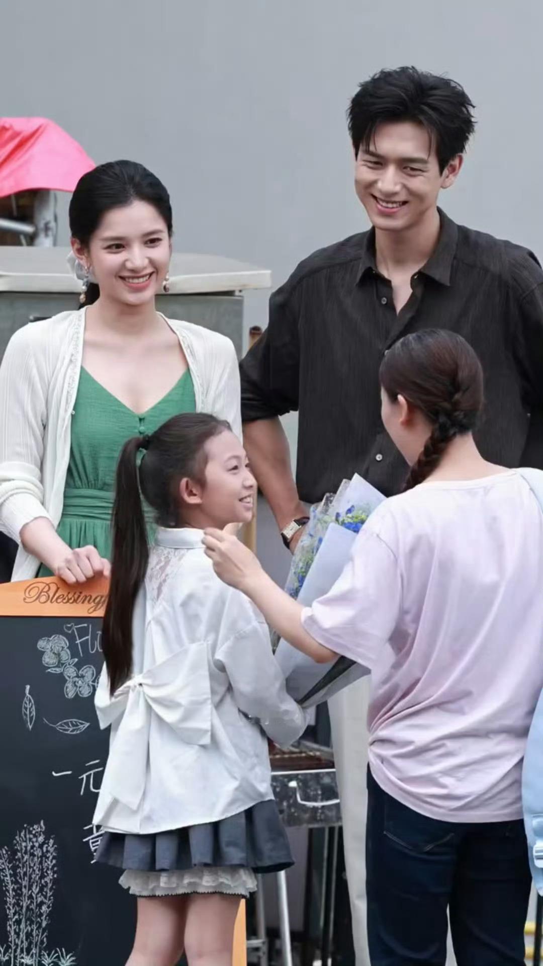 李现张婧仪同框氛围感好强，特别有cp感的帅哥美女