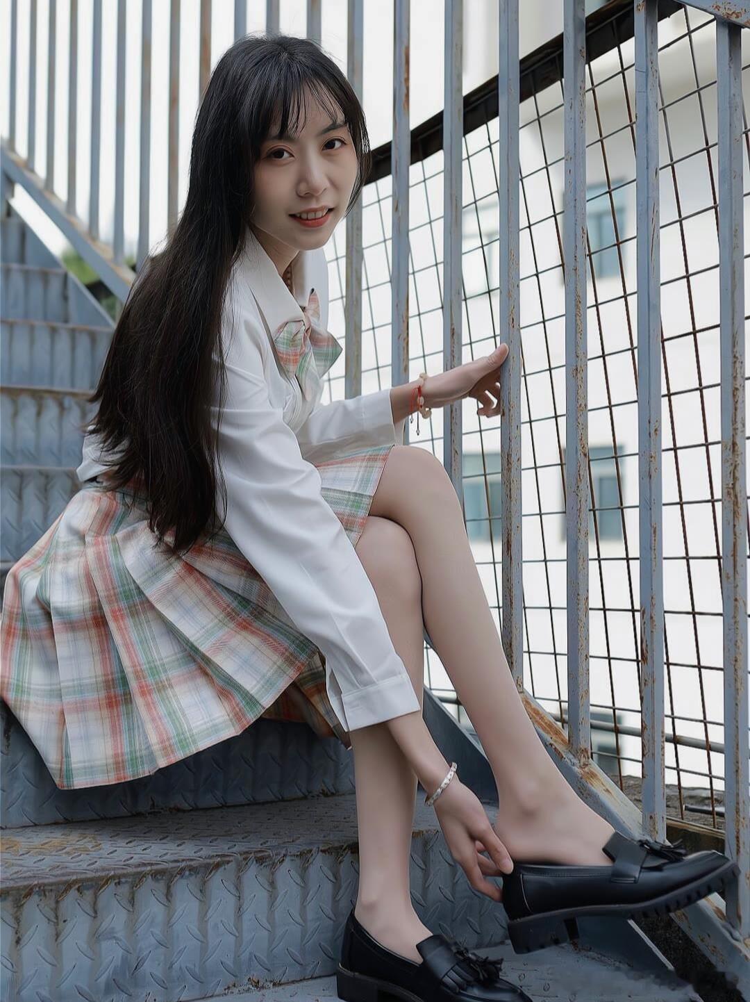 天台上的百褶裙~ ​​​