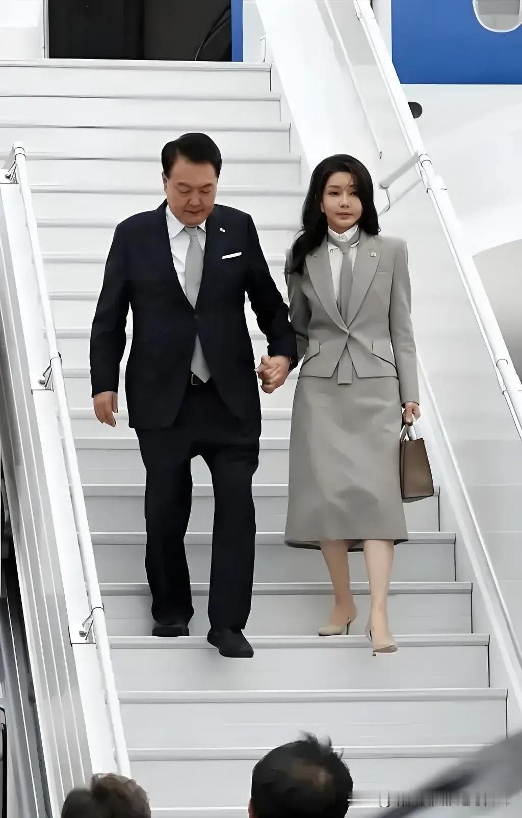 最新国际消息，9日报道，韩国调查机关称，已对包括总统尹锡悦在内11名涉“紧急戒严