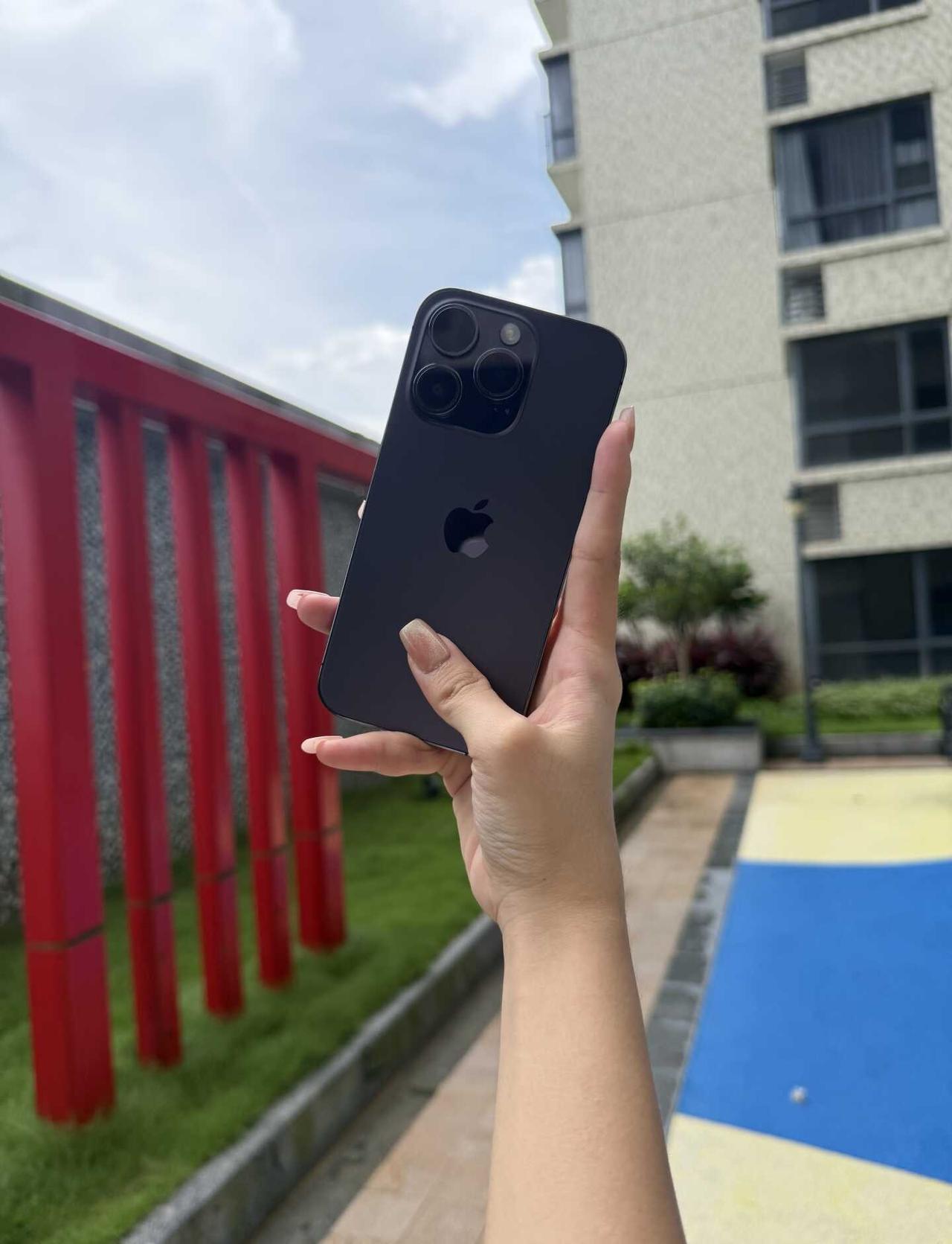 斯密马塞！我还是选了14pro…
我的小破xr确实是哪哪都有点撑不住了[笑哭]口