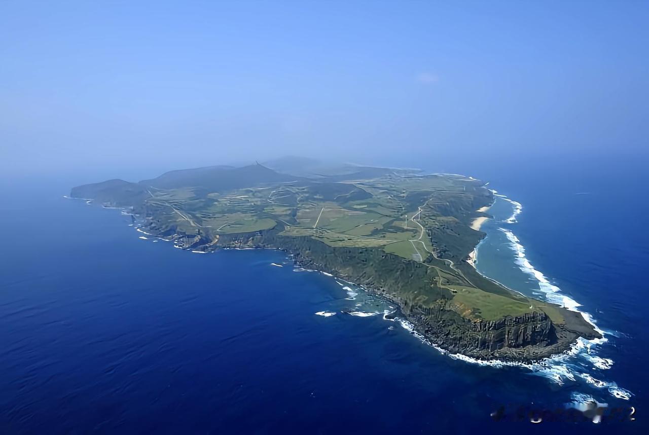 冲绳美军基地问题是一个长期存在且复杂的国际与地区议题，涉及历史、主权、安全、环境