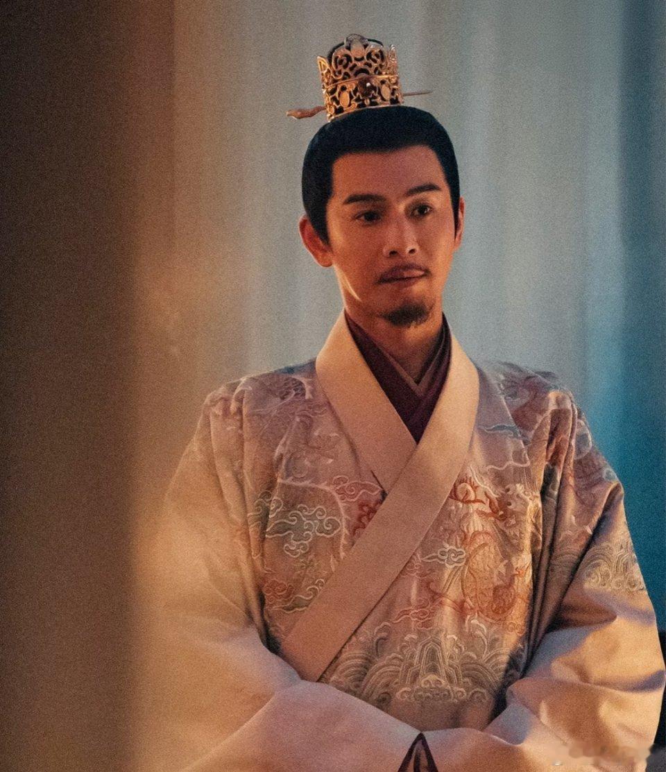在《藏海传》的世界里，永荣王爷身 份神秘。他本是蒯铎生前挚友，为帮其报仇，暗自调
