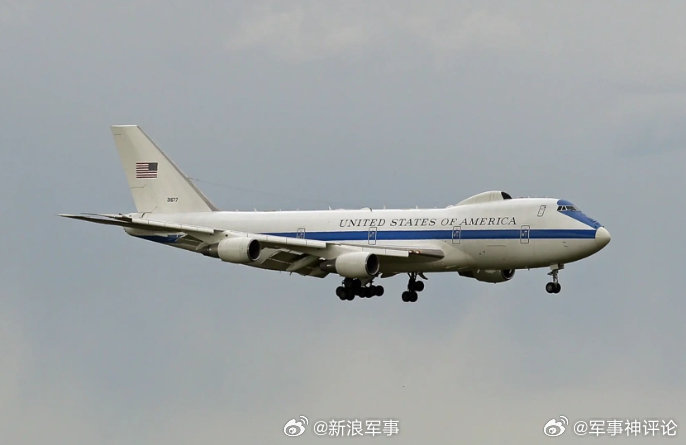 美军末日飞机升空【美媒关注：特朗普设下“最后期限”之际，美“末日飞机”现身空军基