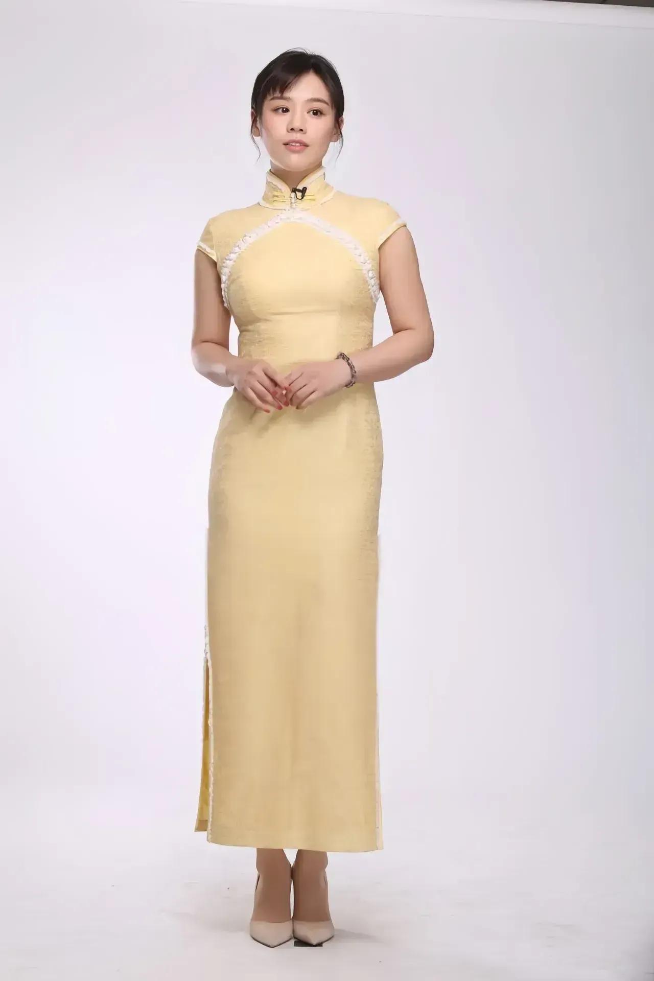 女明星长得像马思纯那么珠圆肉润的不多，另一个不追求骨感的是刘亦菲，其实这样还挺好