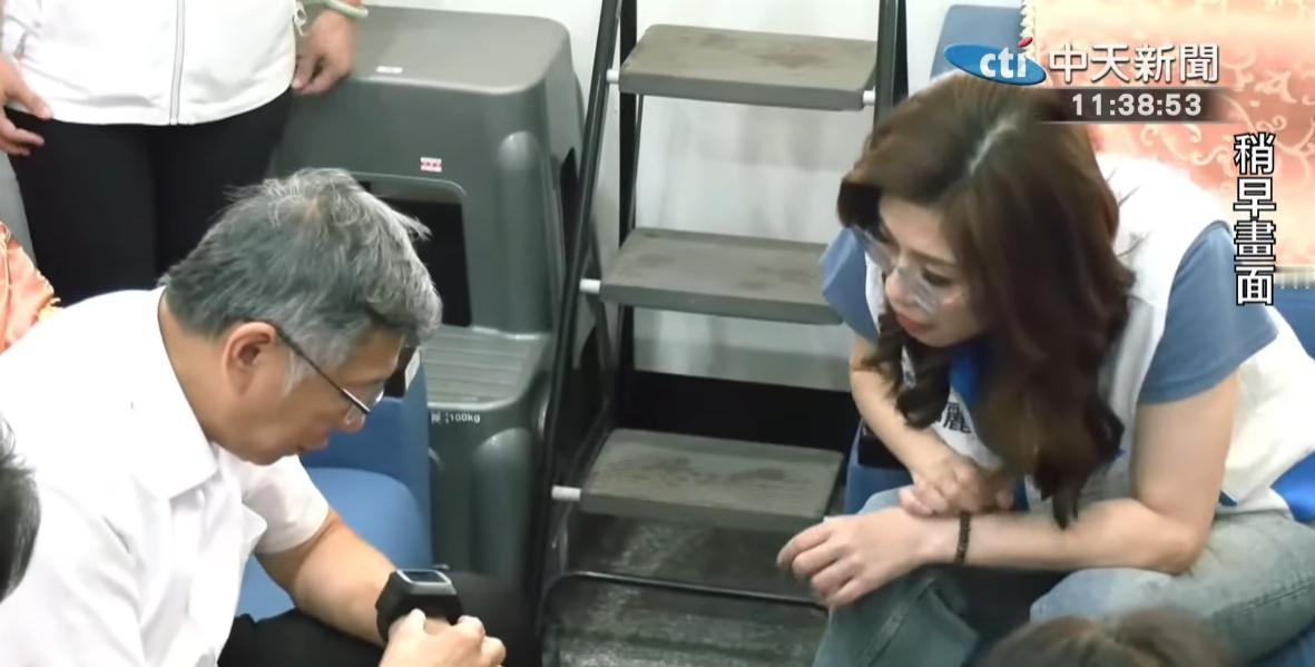 三张照片，能感觉出来郑丽文的尴尬。

今日郑丽文和柯文哲共同为高虹安站台，完成新