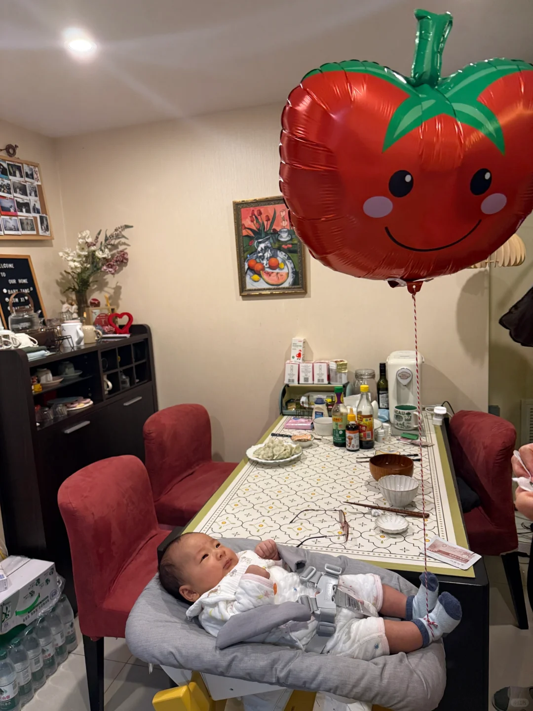 婆婆说妈妈真会买 小月龄宝妈都去买气球！