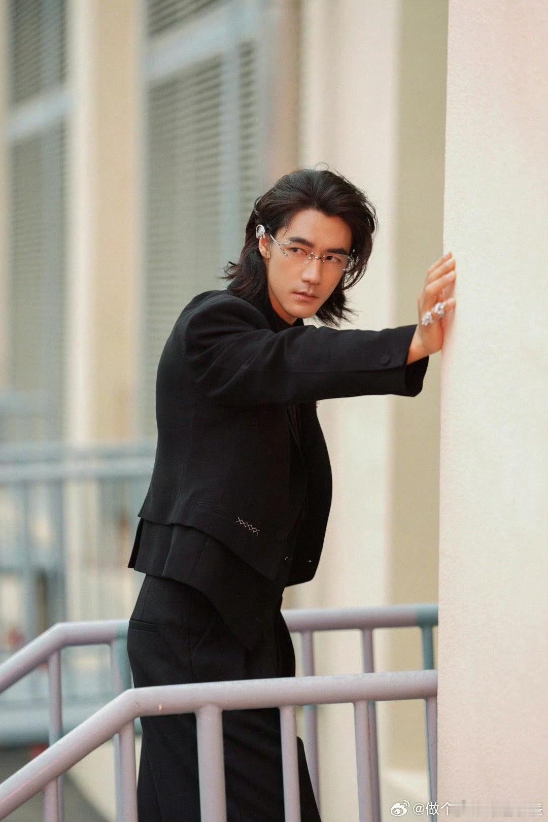 此沙回应在国外用彝语说获奖感言 此沙满是演员风采，演技细腻且有力量，早该被更多人