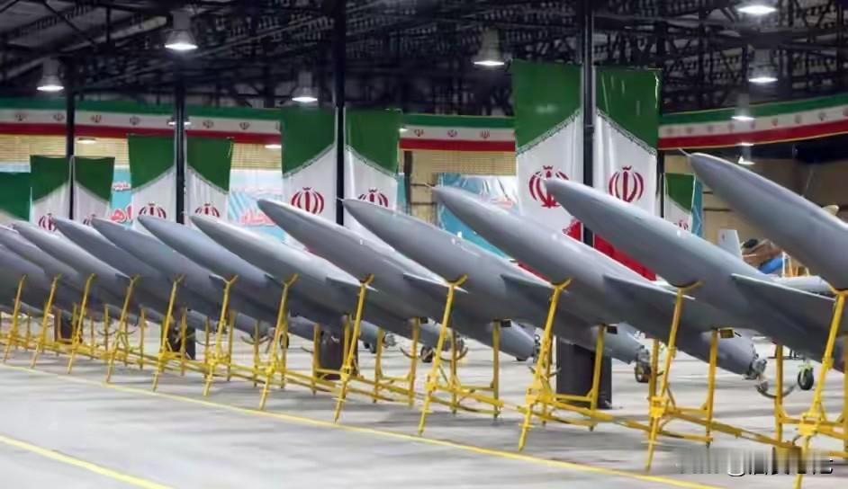 伊朗的无人机实力的确不容小觑，去年伊以六月冲突期间，伊朗巧用无人机➕高超音速导弹