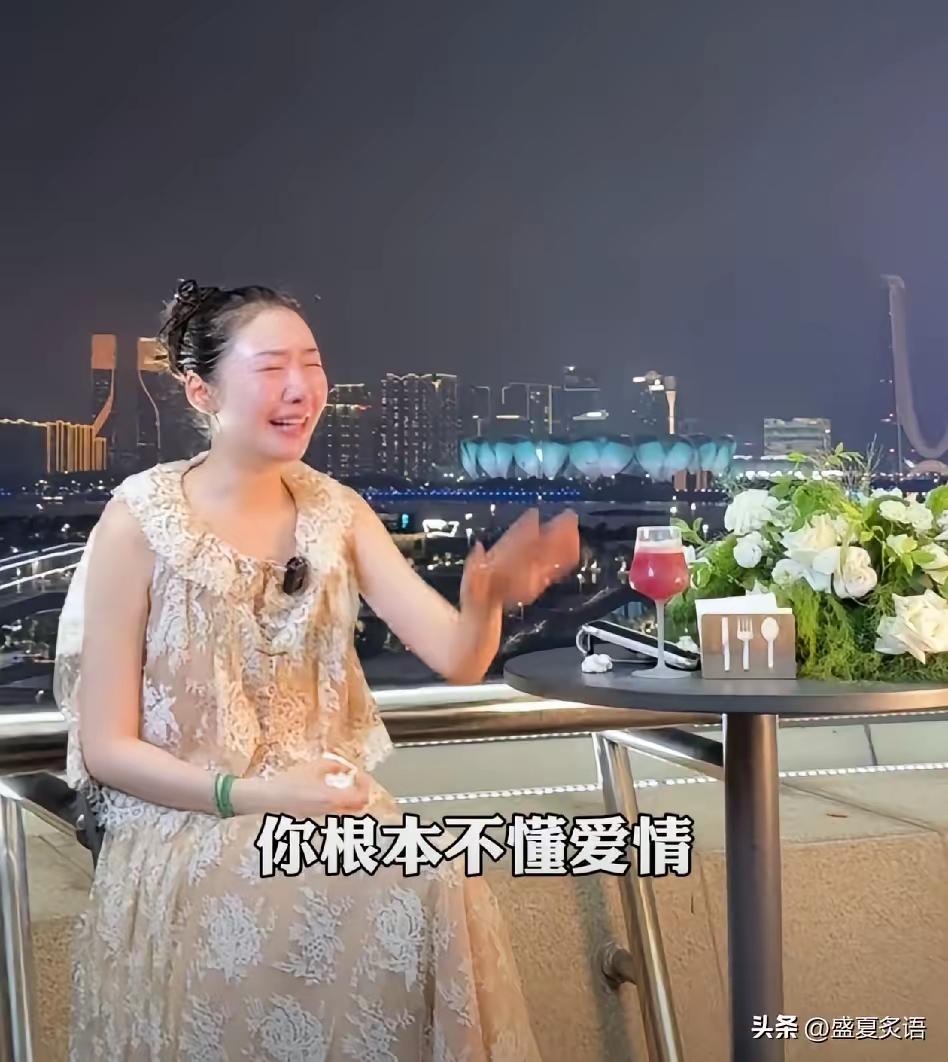 霍尊前女友，挥泪告别！
​6月25日，陈露艾特霍尊，发文：“8年感情+5年沉默=