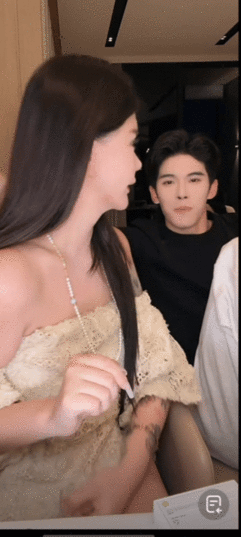 韩安冉宋浩然亲吻韩安冉宋浩然直播亲亲 韩安冉宋浩然和好后首次合体直播，一开始尴尬